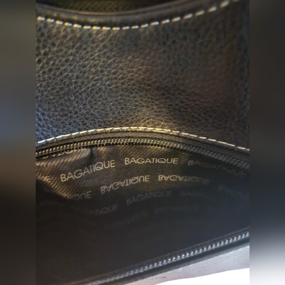 Bagatique Black Compact Hand Bag - Picture 5 of 5